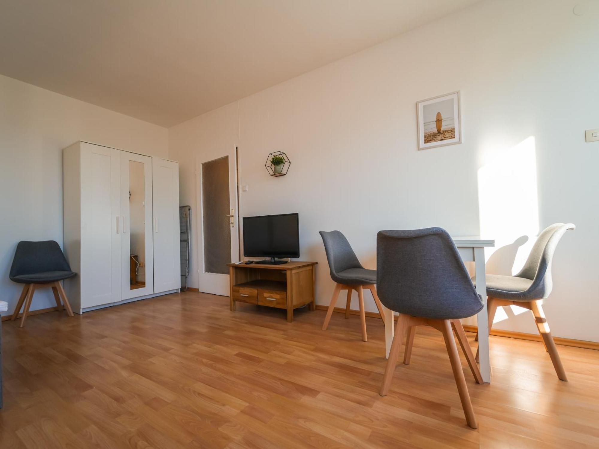 Spacious Apartments With View & Free Parking Wiener Neustadt Exterior foto