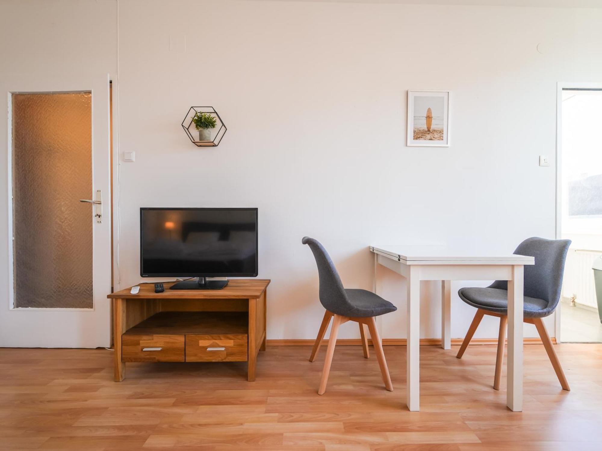 Spacious Apartments With View & Free Parking Wiener Neustadt Exterior foto