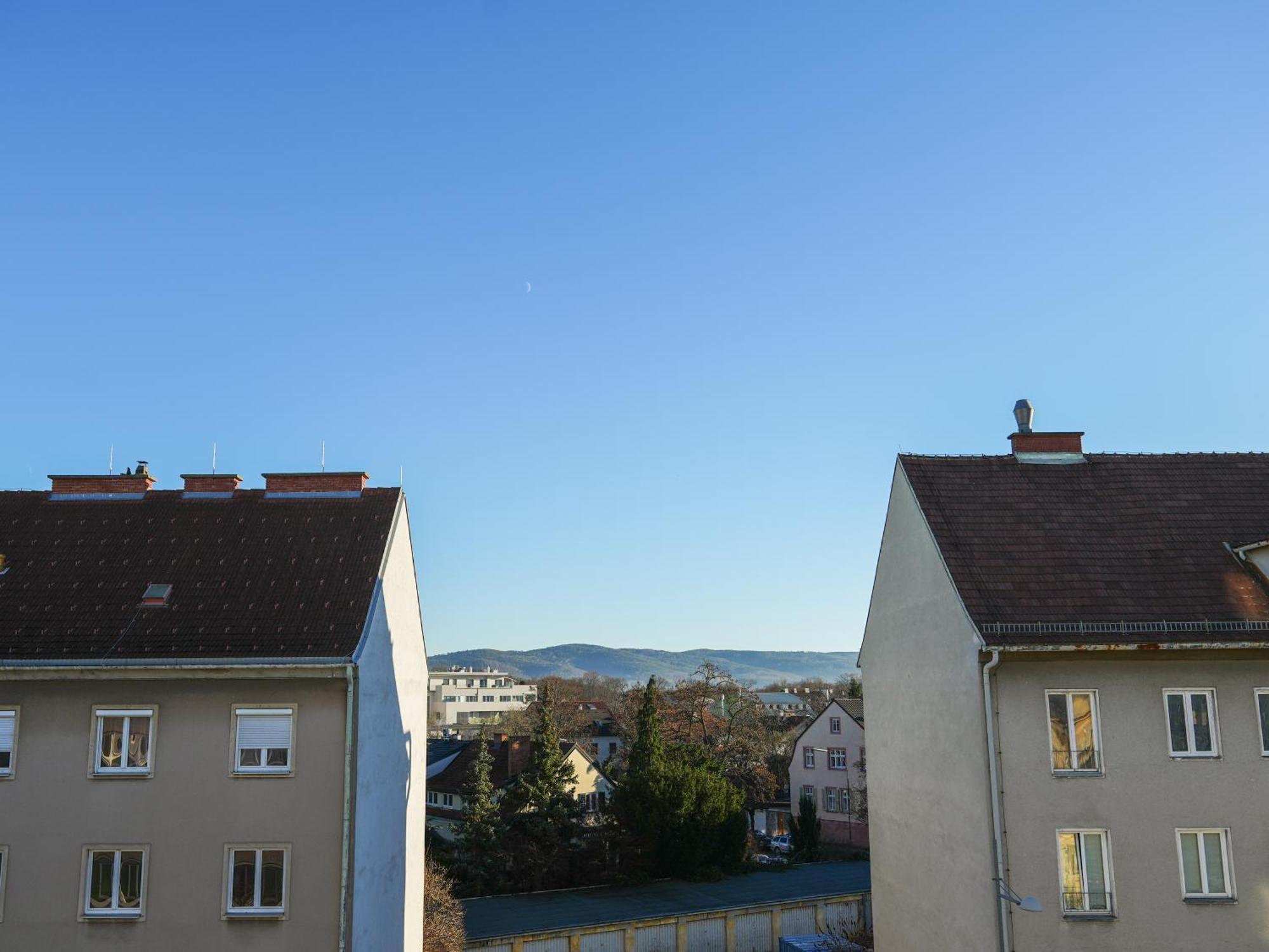 Spacious Apartments With View & Free Parking Wiener Neustadt Exterior foto