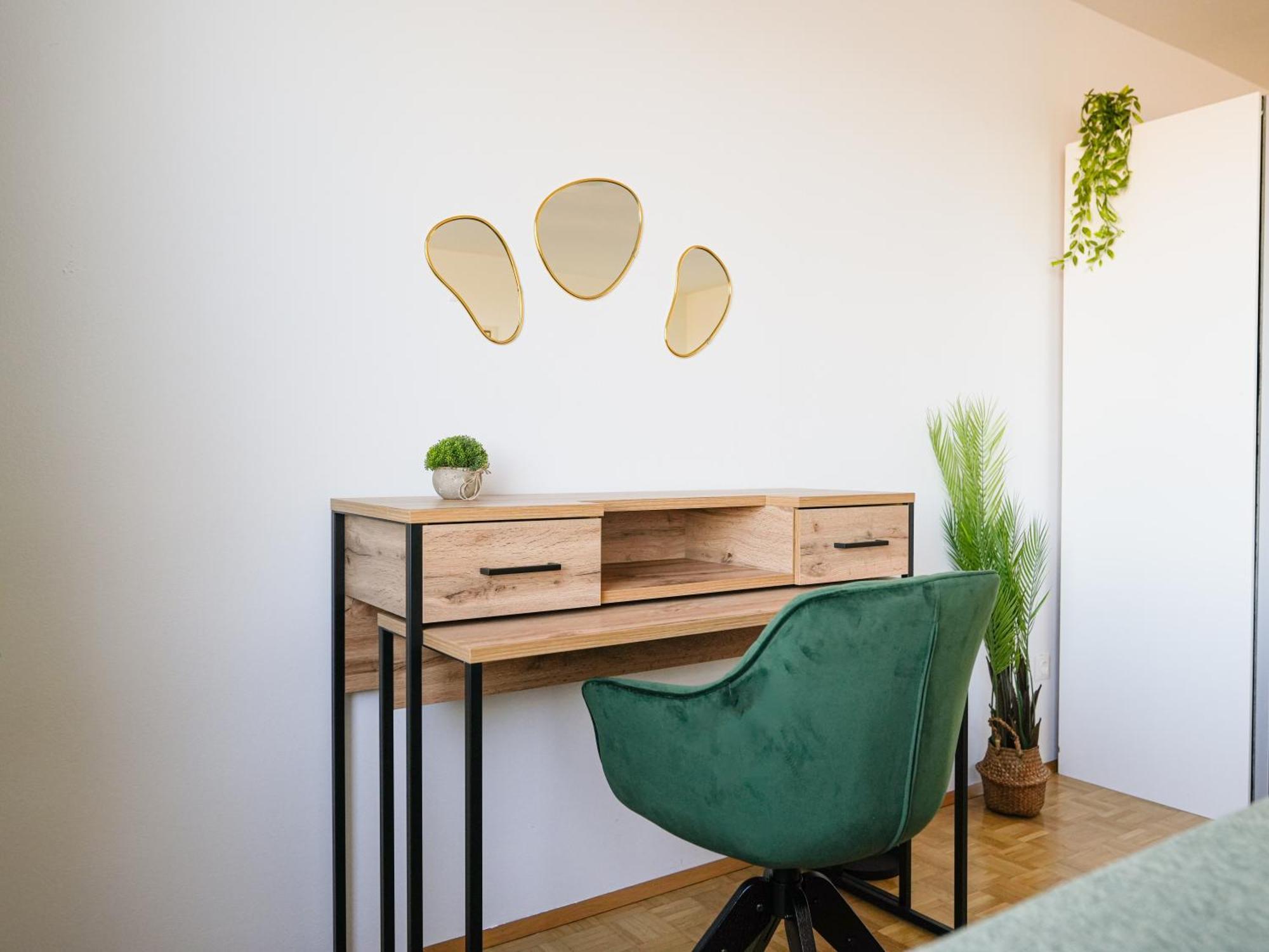 Spacious Apartments With View & Free Parking Wiener Neustadt Exterior foto