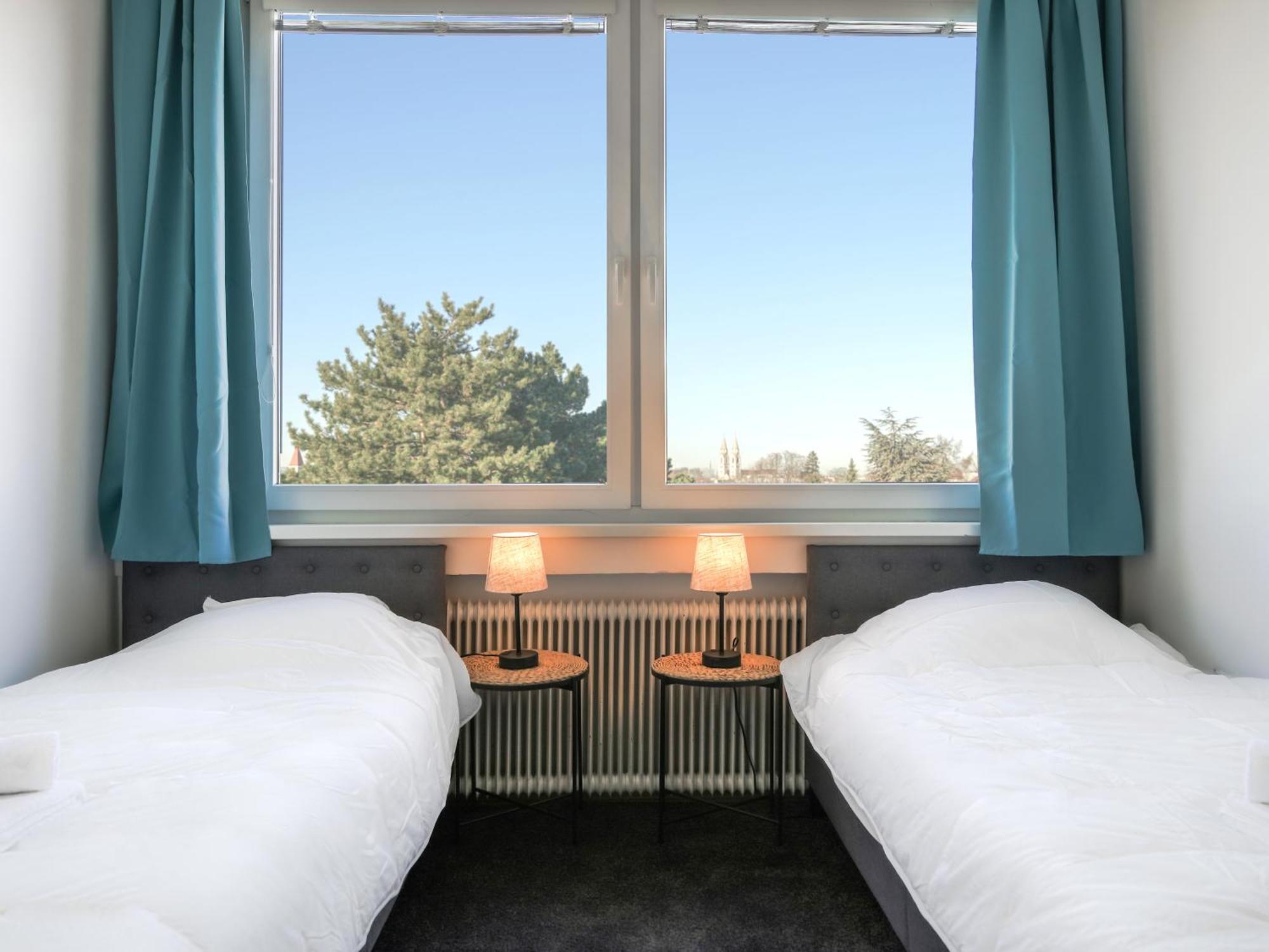 Spacious Apartments With View & Free Parking Wiener Neustadt Exterior foto