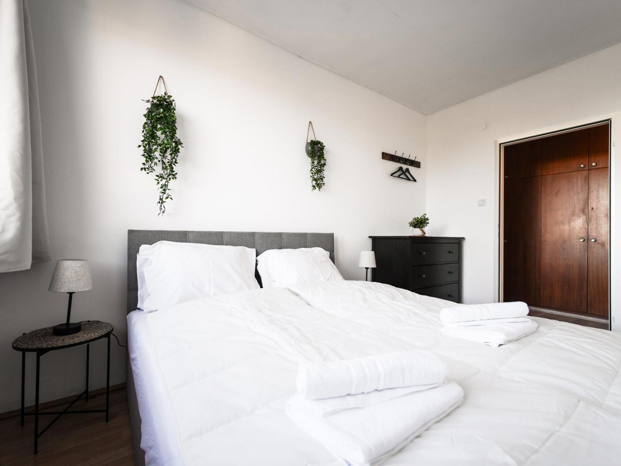 Spacious Apartments With View & Free Parking Wiener Neustadt Exterior foto