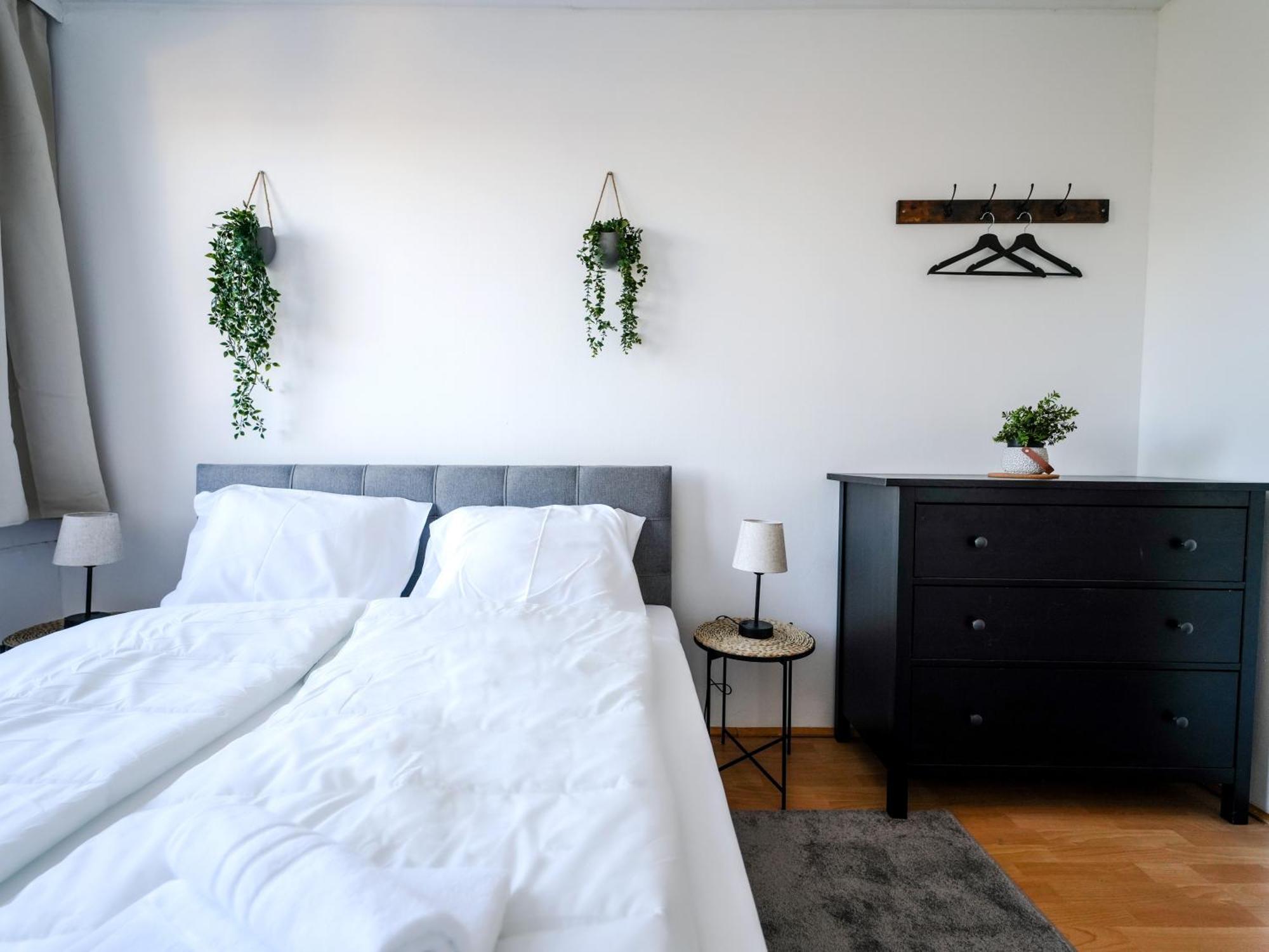 Spacious Apartments With View & Free Parking Wiener Neustadt Exterior foto