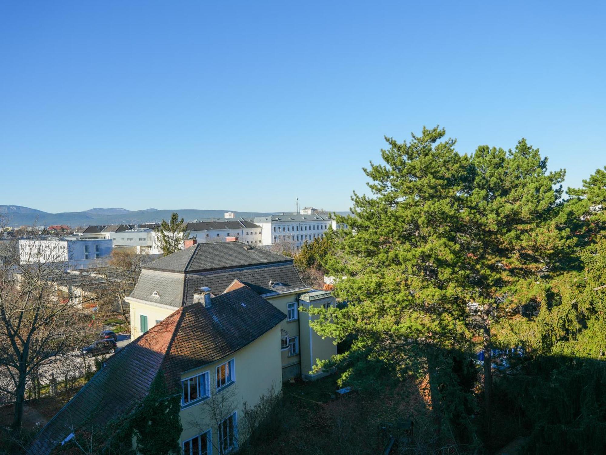 Spacious Apartments With View & Free Parking Wiener Neustadt Exterior foto